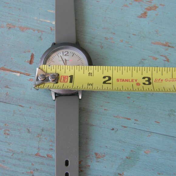 ISAAC MIZRAHI GRAY/SILVER STAINLESS NEUTRAL MINIMALIST WATCH **NEEDS BATTERY - Picture 2 of 7